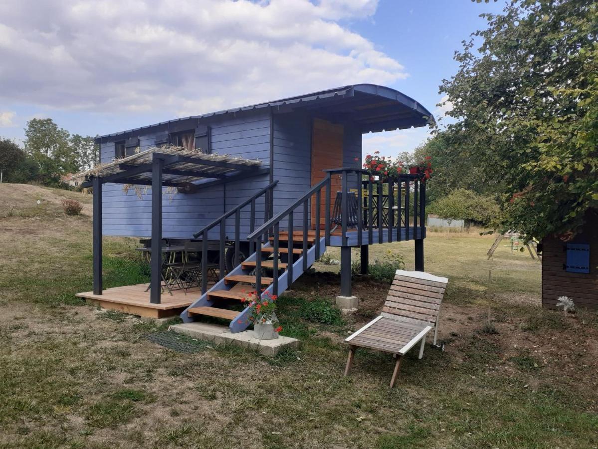 Luxury tent La Roulotte De La Clef Des Champs Buzancy (Ardennes)